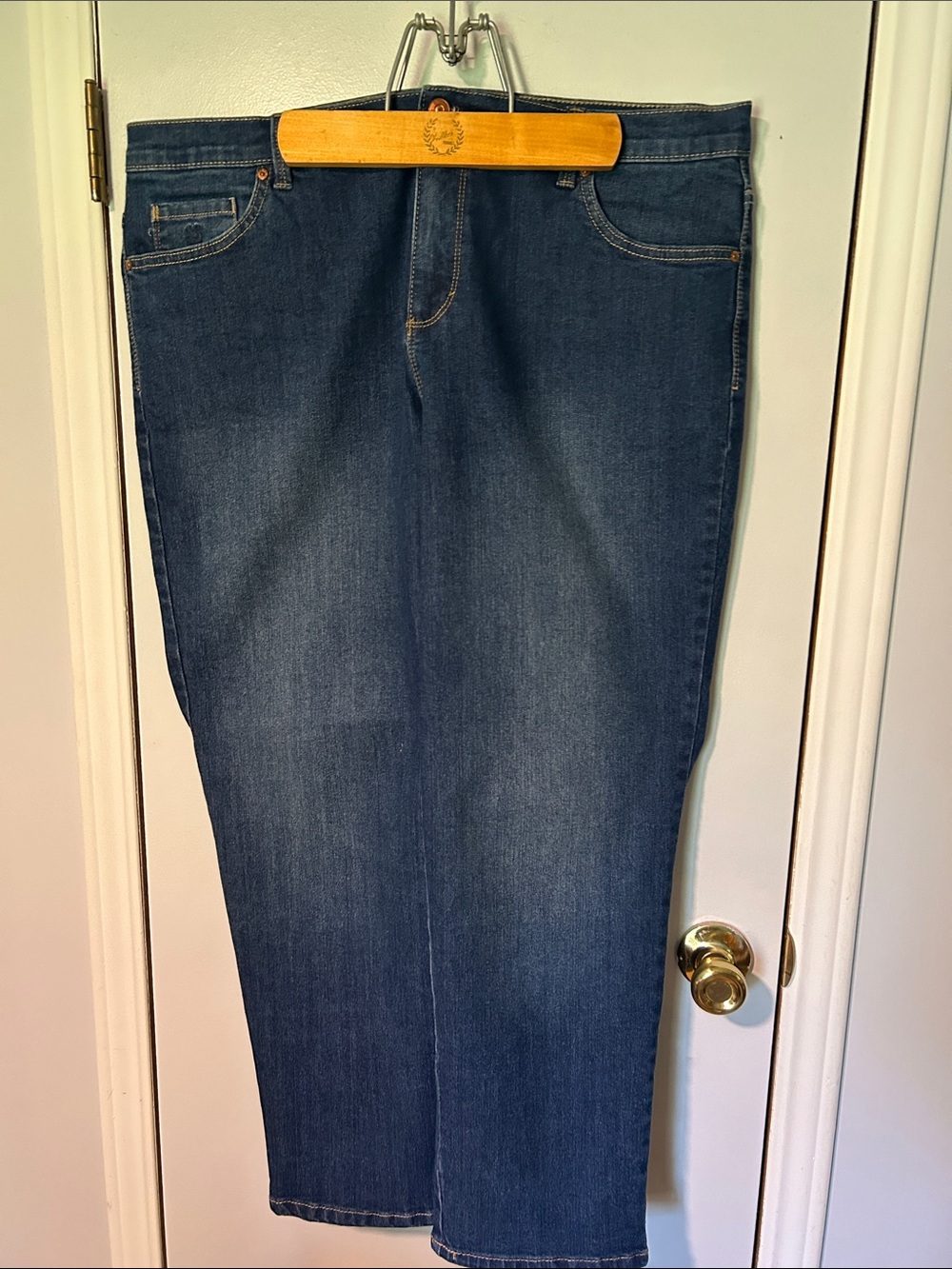 Gloria Vanderbilt Straight Leg Jeans in Dark Blue Wash